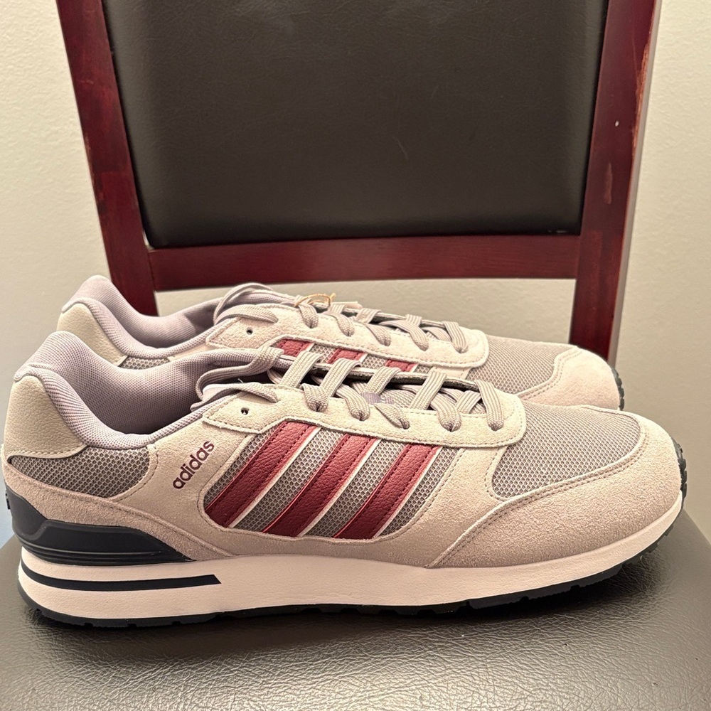 New Men’s‎ Adidas Run 80s Gray and Maroon Sneakers Size 13